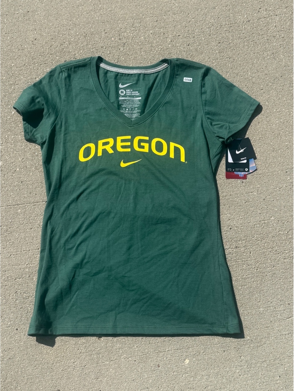 Nike Oregon Slim Fit V-Neck T-Shirt Medium